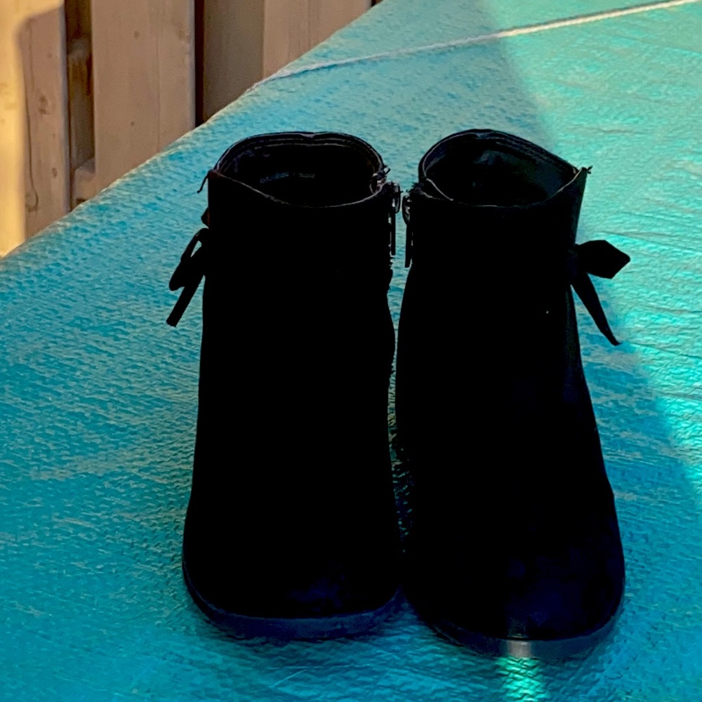 Shoes - Picture 3 of 5